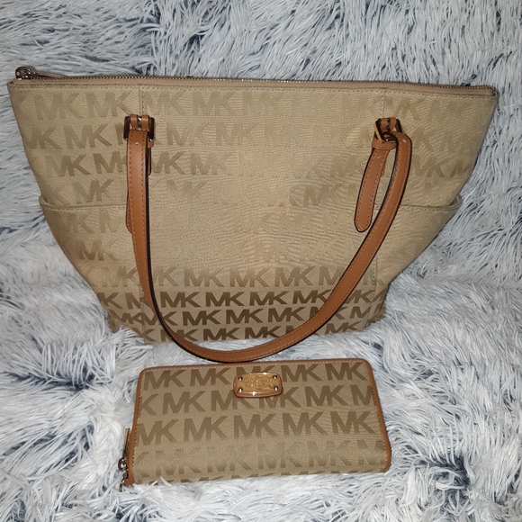 Michael Kors Handbags - Michael Kors tote and wallet set